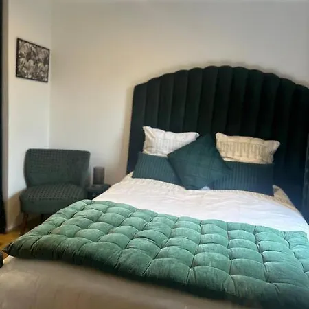 Jardin Des Plantes Parking Securise Terrasse Et Ascenseur Toulouse