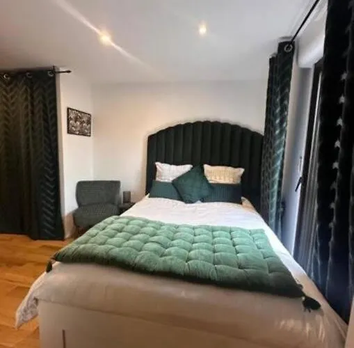 Jardin Des Plantes Parking Securise Terrasse Et Ascenseur * トゥールーズ